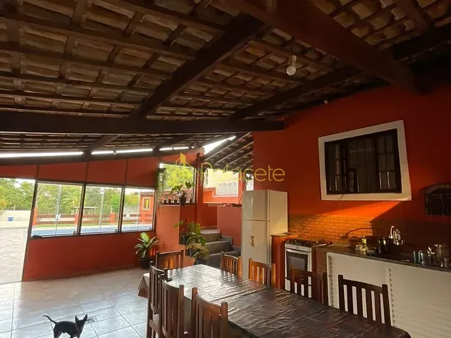 Chácara 3 quartos e 3 banheiros, à venda, no bairro Goiabal em Pindamonhangaba