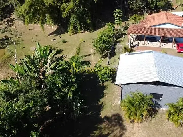 Chácara com 9600m² 3 quartos e 3 banheiros, à venda, no bairro Bairro do Pinga em Pindamonhangaba