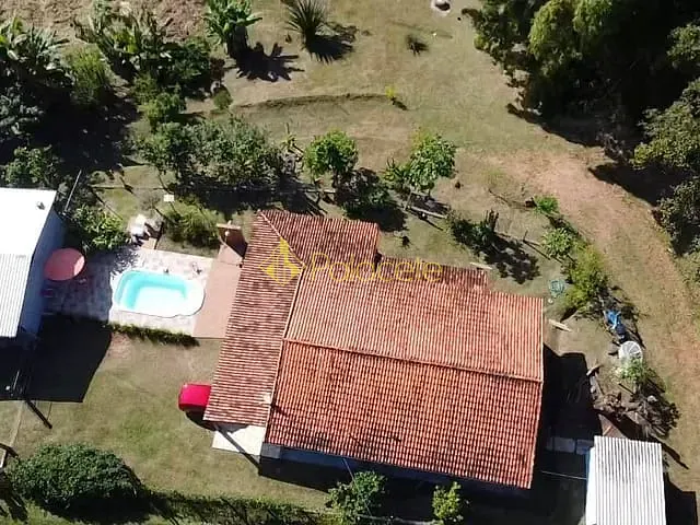 Chácara com 9600m² 3 quartos e 3 banheiros, à venda, no bairro Bairro do Pinga em Pindamonhangaba