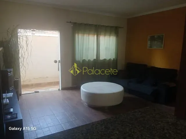 Chácara com 1200m² 3 quartos e 4 banheiros, à venda ou para alugar, no bairro Goiabal em Pindamonhangaba