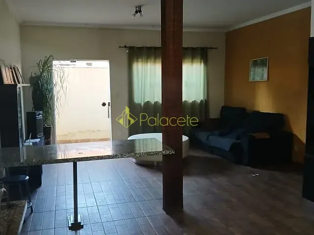 Chácara com 1200m² 3 quartos e 4 banheiros, à venda ou para alugar, no bairro Goiabal em Pindamonhangaba