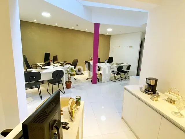 Conjunto comercial com 115m², à venda, no bairro Jardim Barbacena em Cotia