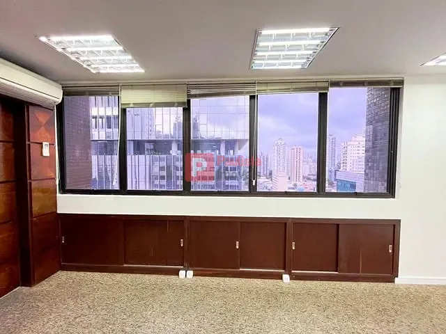 Conjunto comercial com 180m², à venda ou para alugar, no bairro Campo Belo em São Paulo