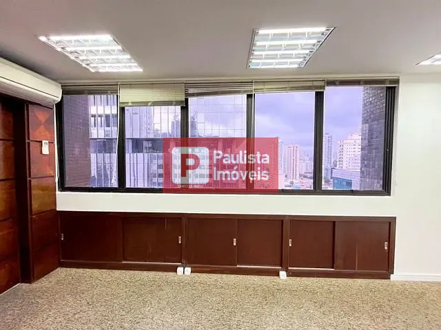 Conjunto comercial com 180m², à venda ou para alugar, no bairro Campo Belo em São Paulo