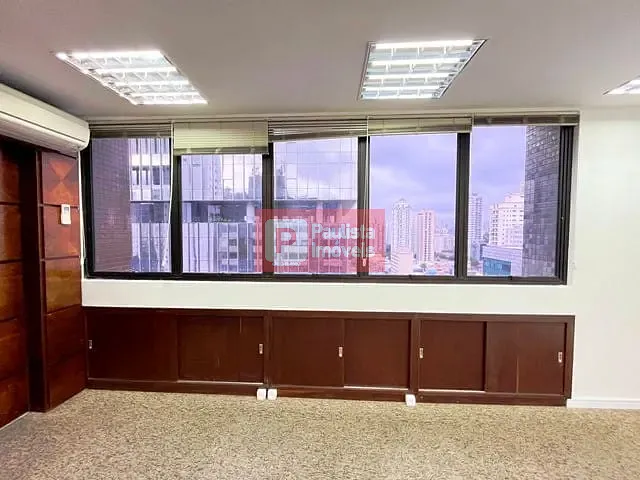 Conjunto comercial com 180m², à venda ou para alugar, no bairro Campo Belo em São Paulo