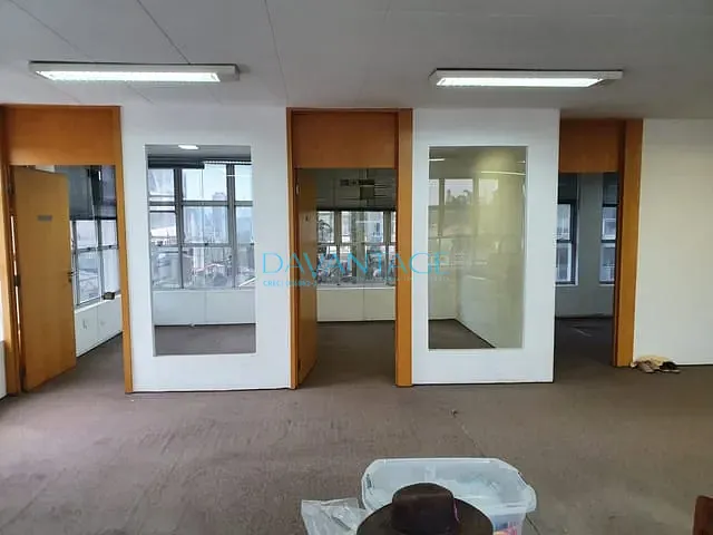 Conjunto comercial com 130m², à venda ou para alugar, no bairro Brooklin Paulista em São Paulo