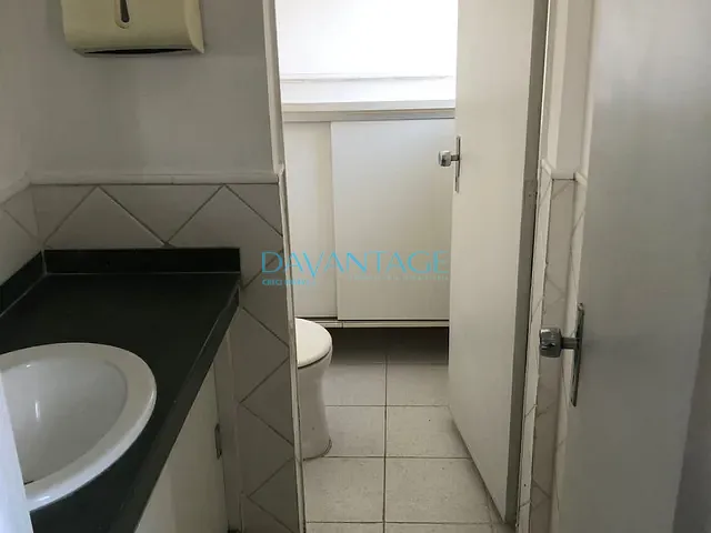 Conjunto comercial com 100m², para alugar, no bairro Vila Romana em São Paulo