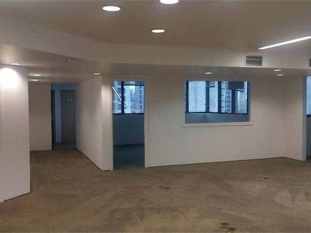 Conjunto comercial com 254m², à venda ou para alugar, no bairro Cidade Monções em São Paulo