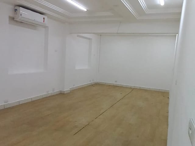 Conjunto comercial com 180m², para alugar, no bairro Boqueirão em Santos