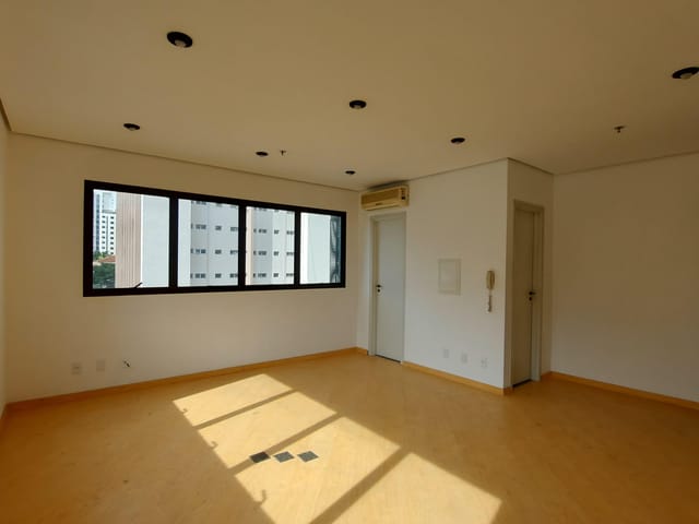 Foto do Conjunto comercial - Conjunto Comercial 30m², 2 Banheiros e Ar-Condicionado no Coração do Campo Belo | Paulista Imóveis