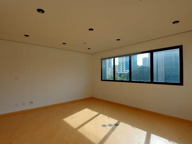 Foto do Conjunto comercial - Conjunto Comercial 30m², 2 Banheiros e Ar-Condicionado no Coração do Campo Belo | Paulista Imóveis