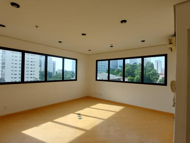 Foto do Conjunto comercial - Conjunto Comercial 30m², 2 Banheiros e Ar-Condicionado no Coração do Campo Belo | Paulista Imóveis