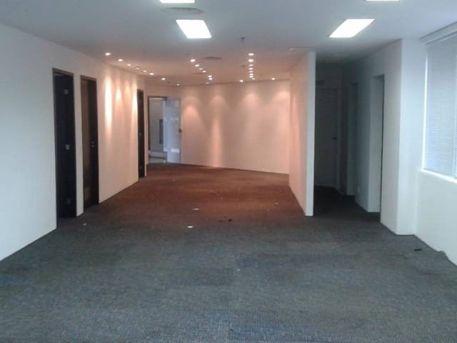 Conjunto comercial com 223m², para alugar, no bairro Cidade Monções em São Paulo
