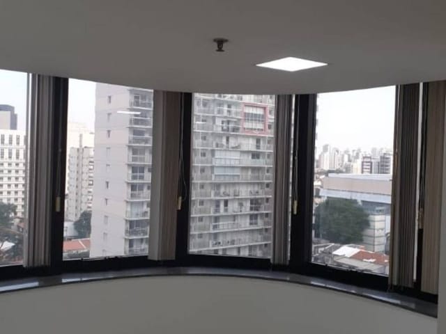 Conjunto comercial com 272m², à venda ou para alugar, no bairro Indianópolis em São Paulo