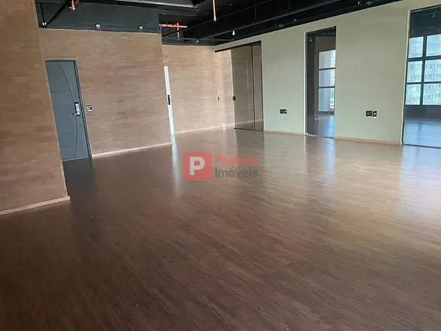 Conjunto comercial com 160m², para alugar, no bairro Vila Cordeiro em São Paulo