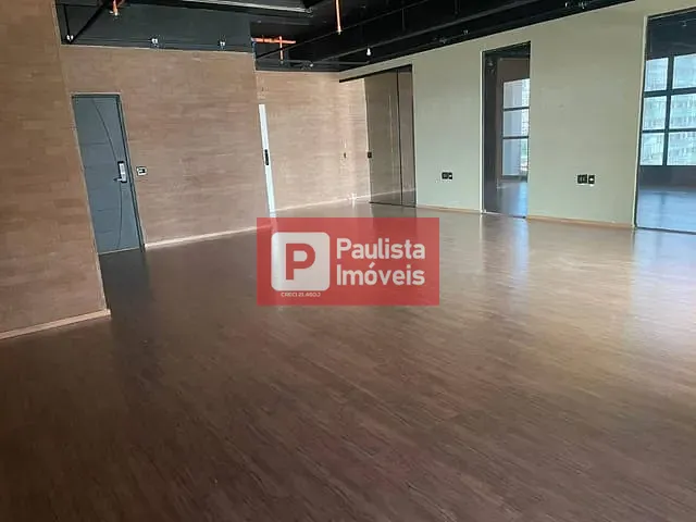 Conjunto comercial com 160m², para alugar, no bairro Vila Cordeiro em São Paulo