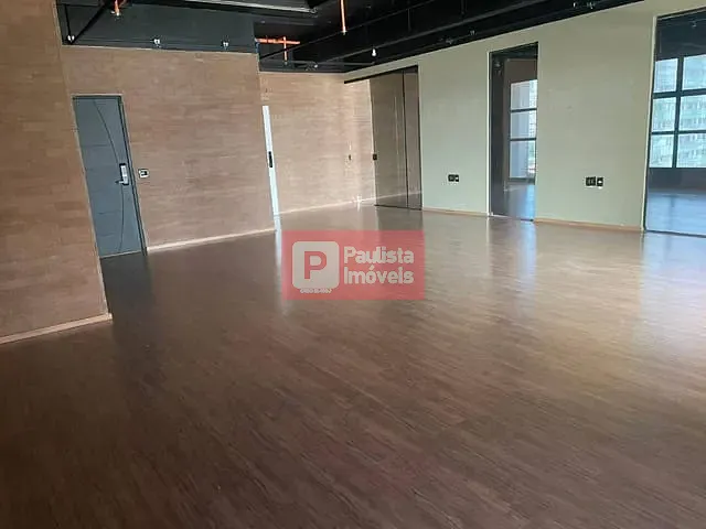 Conjunto comercial com 160m², para alugar, no bairro Vila Cordeiro em São Paulo
