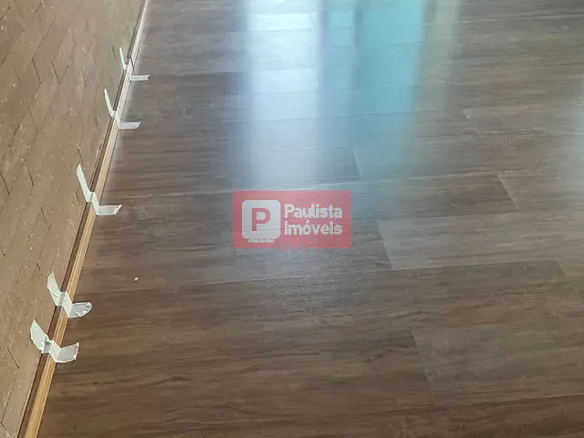 Conjunto comercial com 160m², para alugar, no bairro Vila Cordeiro em São Paulo