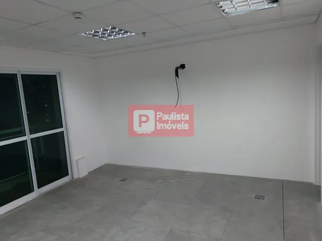 Conjunto comercial com 55m², à venda ou para alugar, no bairro Santo Amaro em São Paulo
