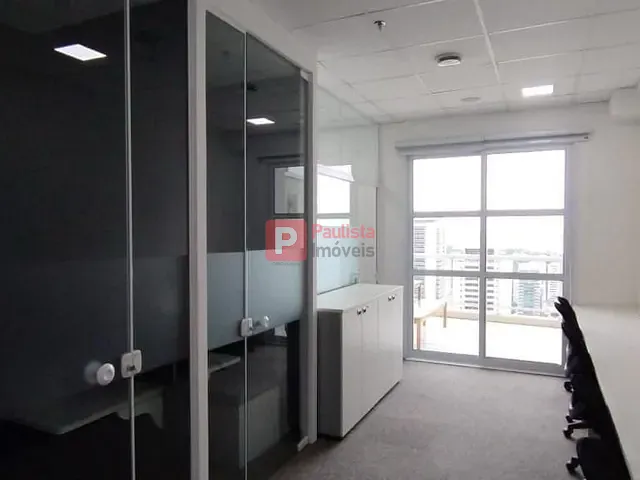 Conjunto comercial com 145m², para alugar, no bairro Vila Cordeiro em São Paulo