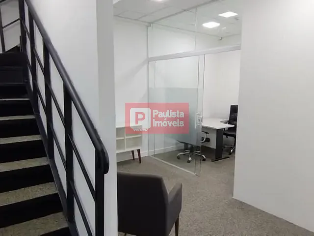 Conjunto comercial com 145m², para alugar, no bairro Vila Cordeiro em São Paulo