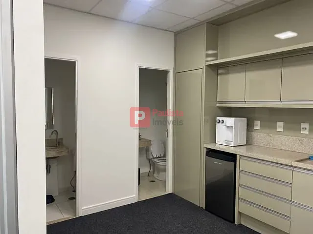 Conjunto comercial com 105m², para alugar, no bairro Vila Cordeiro em São Paulo