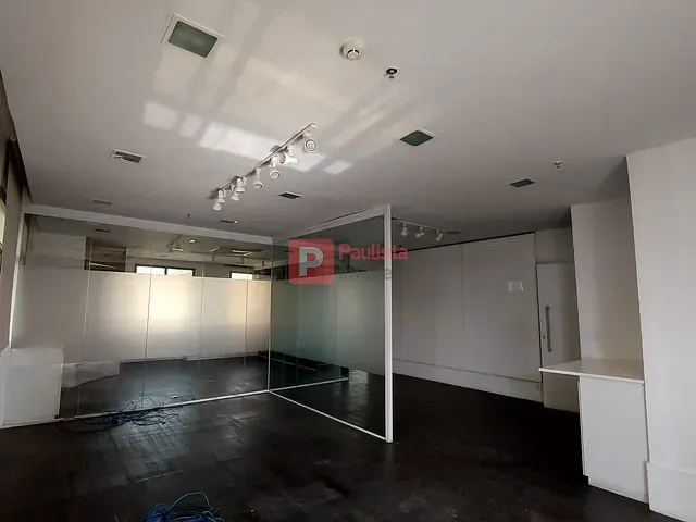 Conjunto comercial com 120m², para alugar, no bairro Vila Olímpia em São Paulo