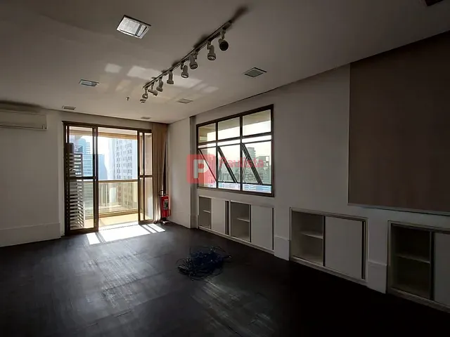 Conjunto comercial com 120m², para alugar, no bairro Vila Olímpia em São Paulo