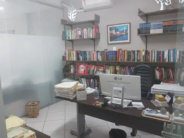 Conjunto comercial com 160m², à venda, no bairro República em São Paulo