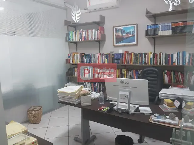 Conjunto comercial com 160m², à venda, no bairro República em São Paulo