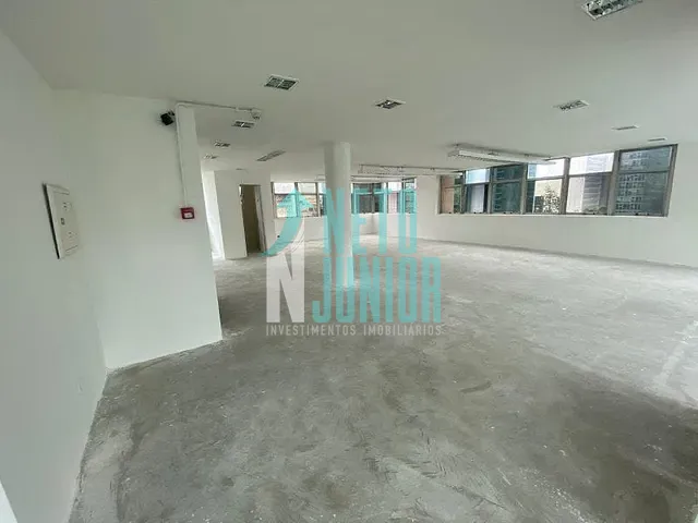 Conjunto comercial com 300m², à venda, no bairro Cerqueira César em São Paulo