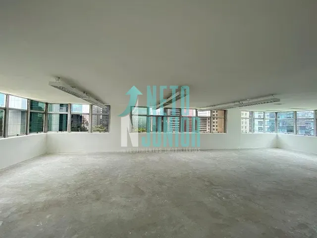 Conjunto comercial com 300m², à venda, no bairro Cerqueira César em São Paulo