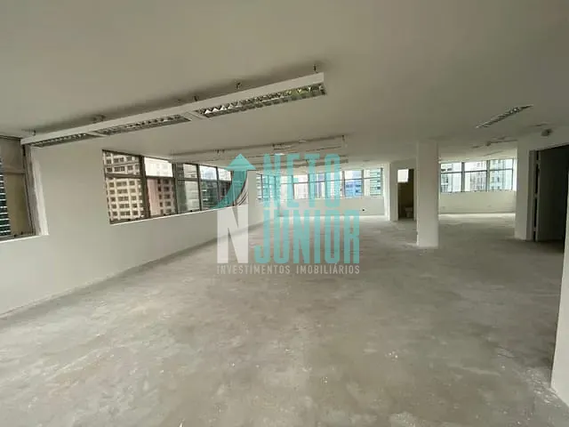 Conjunto comercial com 300m², à venda, no bairro Cerqueira César em São Paulo