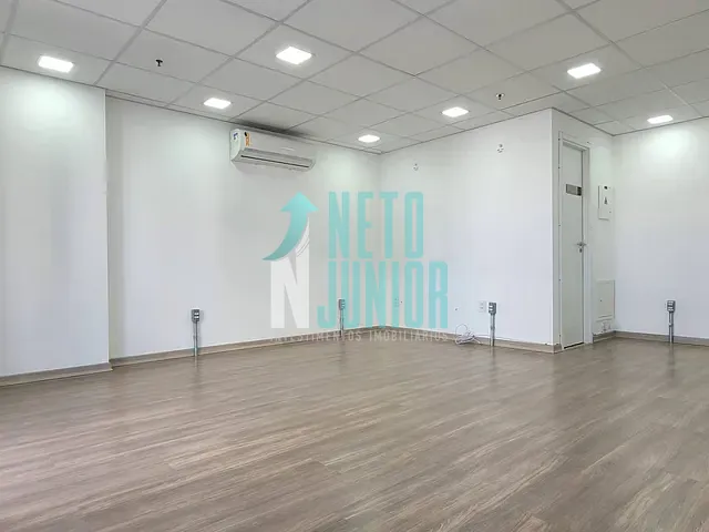 Conjunto comercial com 42m², para alugar, no bairro Santo Amaro em São Paulo