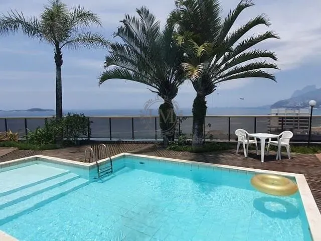 Cobertura / Penthouse com 900m² 2 quartos e 7 banheiros, à venda ou para alugar, no bairro Copacabana em Rio de Janeiro