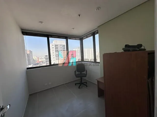 Conjunto comercial para alugar, no bairro Liberdade em São Paulo