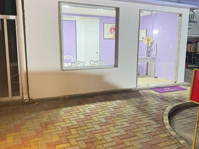Conjunto comercial com 800m², à venda, no bairro Barroco (Itaipuaçu) em Maricá