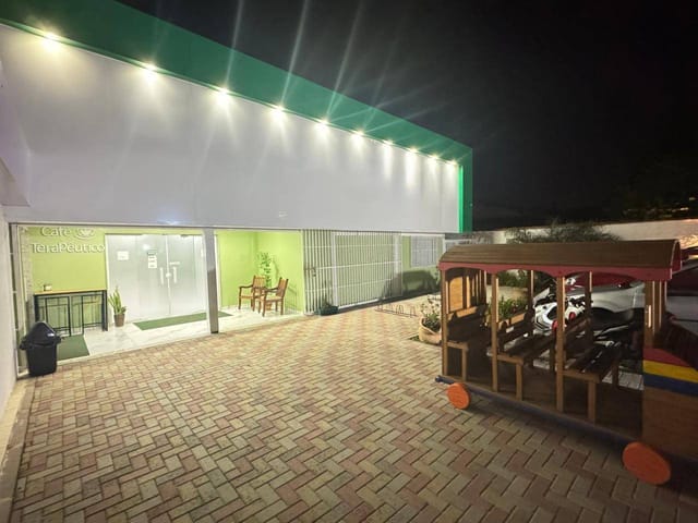 Conjunto comercial com 800m², à venda, no bairro Barroco (Itaipuaçu) em Maricá