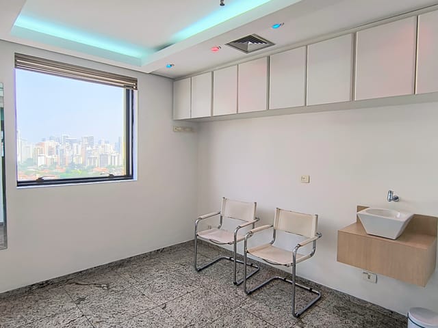 Conjunto comercial com 104m², à venda ou para alugar, no bairro Vila Olímpia em São Paulo