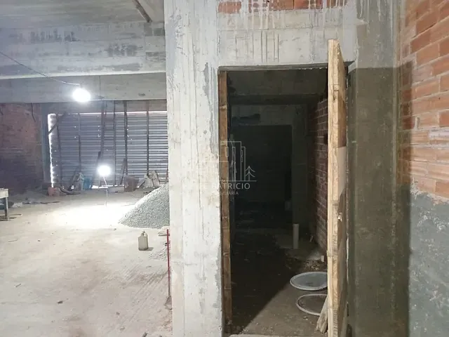 Conjunto comercial com 320m², à venda ou para alugar, no bairro Centro em Guapimirim