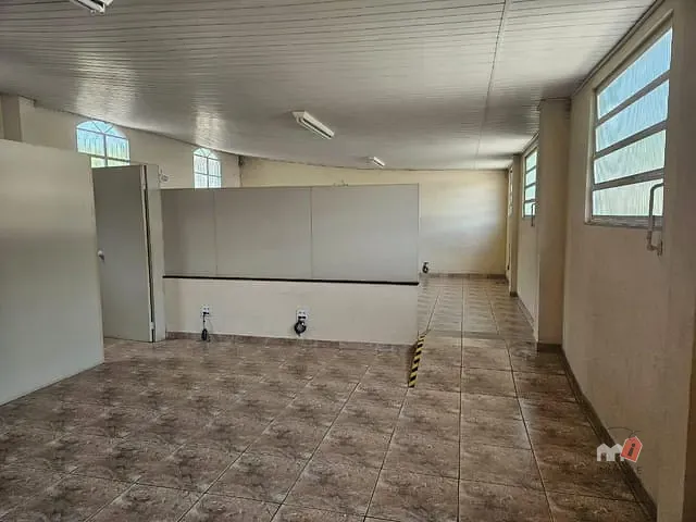 Conjunto comercial para alugar, no bairro Quarteirão Brasileiro em Petrópolis