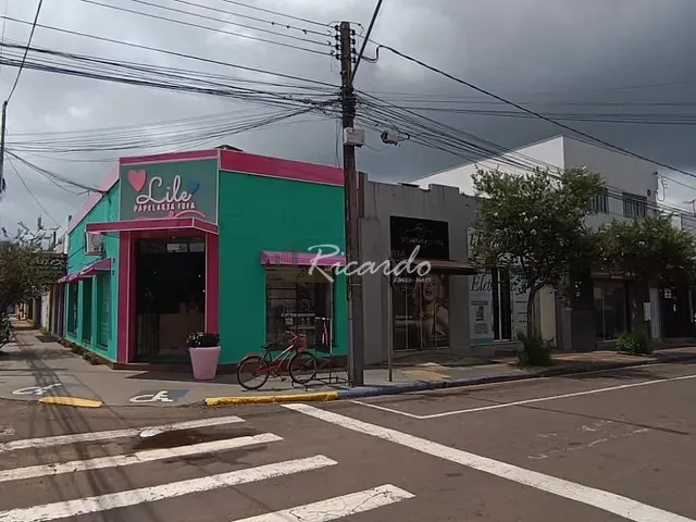 Conjunto comercial com 525m², à venda, no bairro Centro em Arapongas