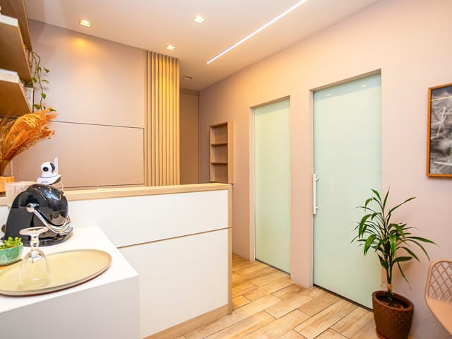 Conjunto comercial com 81m², à venda, no bairro Centro em Curitiba
