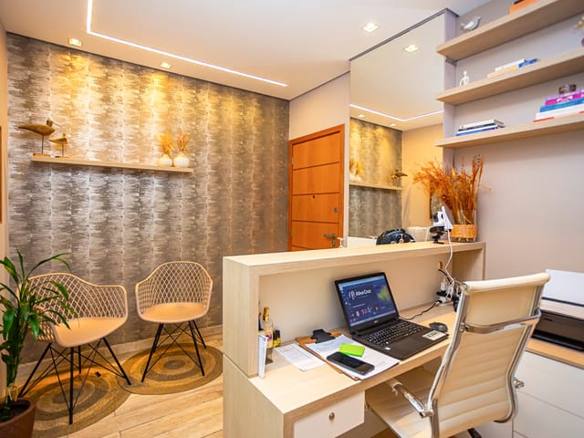 Conjunto comercial com 81m², à venda, no bairro Centro em Curitiba