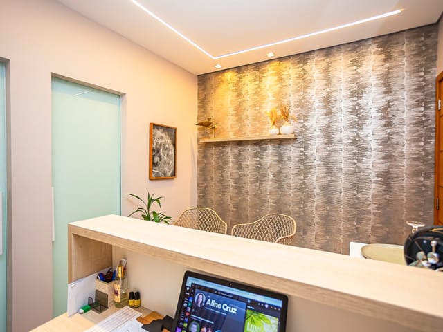 Conjunto comercial com 81m², à venda, no bairro Centro em Curitiba