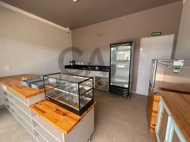 Conjunto comercial com 1000m², à venda, no bairro Centro em Holambra