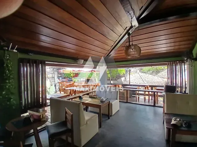 Conjunto comercial à venda ou para alugar, no bairro Arraial D'Ajuda em Porto Seguro