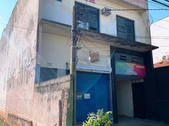 Conjunto comercial com 665m², à venda, no bairro Jardim Rosely em Pindamonhangaba