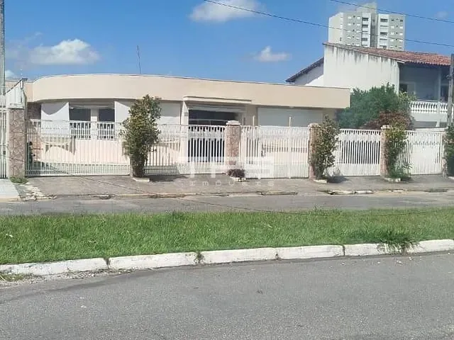 Conjunto comercial com 600m², à venda, no bairro Nova Guará em Guaratinguetá