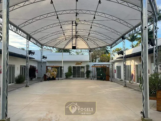 Conjunto comercial com 1000m², à venda, no bairro Centro em Holambra